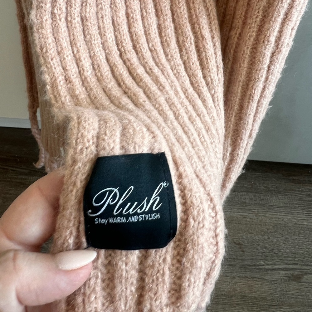 Soft Pink Ribbed Chunky Scarf - Picture 3 of 4